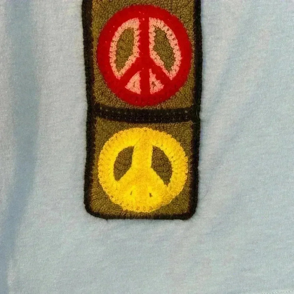 Peanuts Junior's "Keep on Smiling" Sz 3-5 Light Blue T-Shirt W Crocheted design - Picture 5 of 7